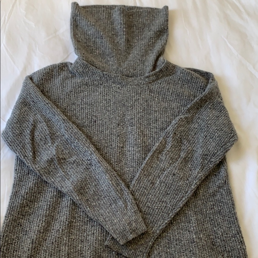 Madewell M Grey Turtleneck (removable)